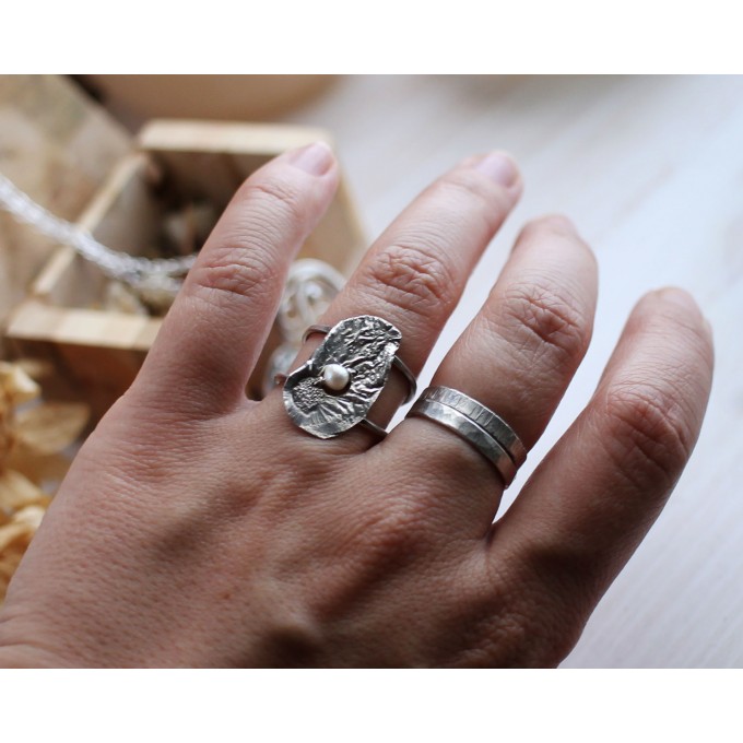 Silver pearl ring