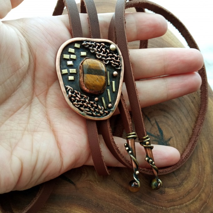Bolo-tie with tiger eye