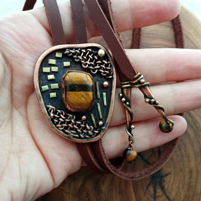 Bolo-tie with tiger eye