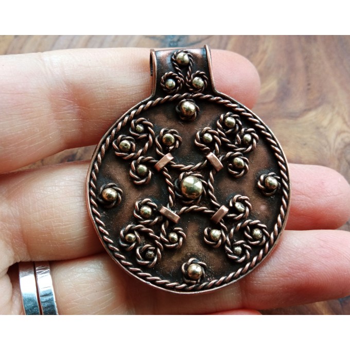 Round celtic necklace