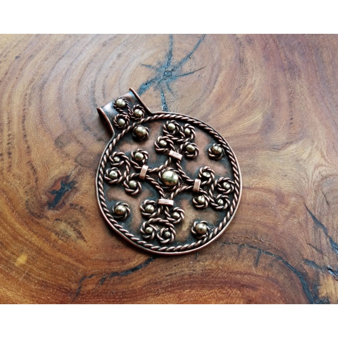 Round celtic necklace