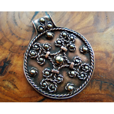 Round celtic necklace