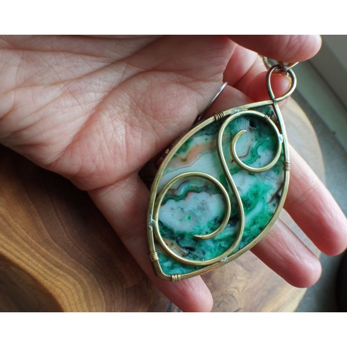 Dragon brass necklace with agate