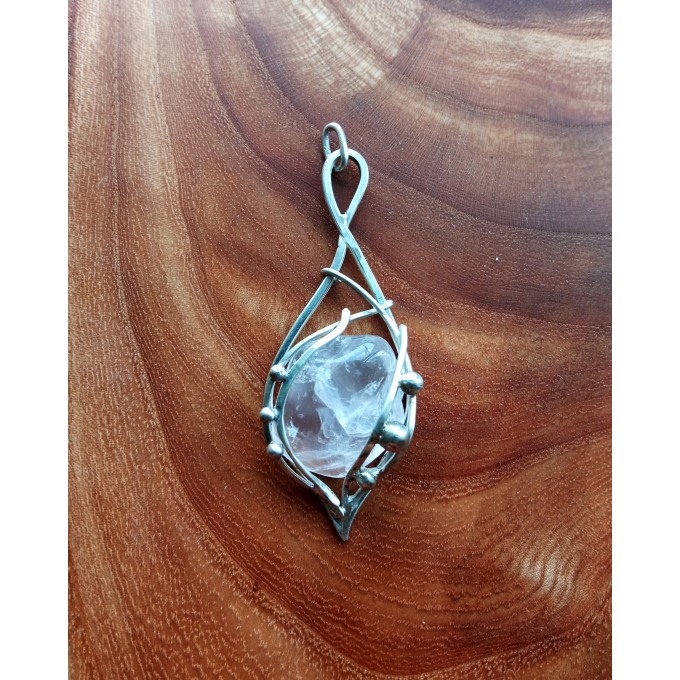Silver pendant with rose quartz 