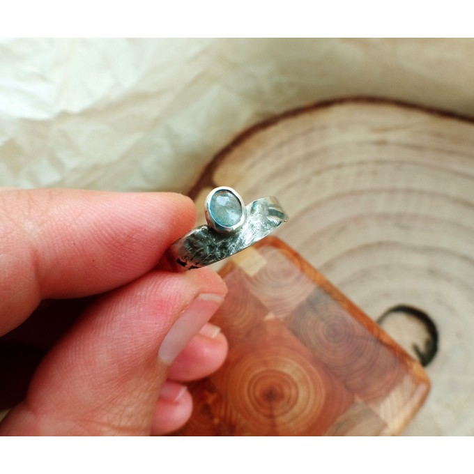 Silver aquamarine ring