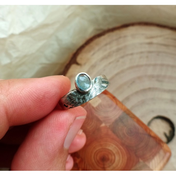 Silver aquamarine ring