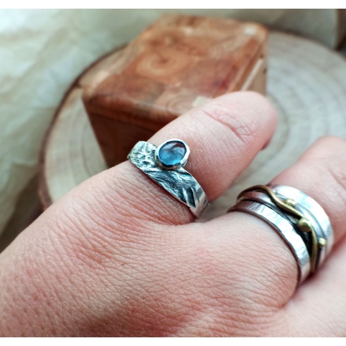 Silver aquamarine ring