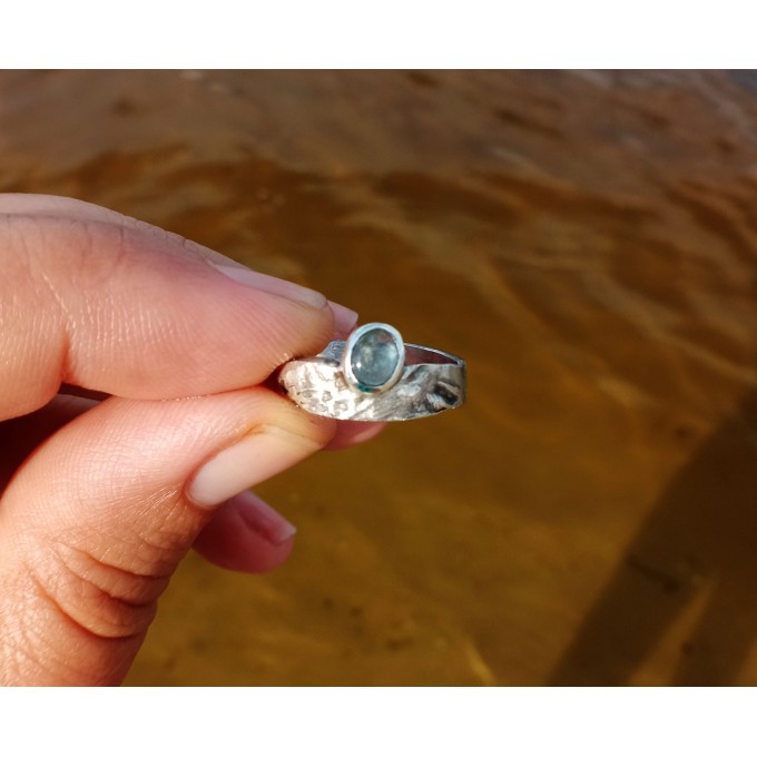 Silver aquamarine ring