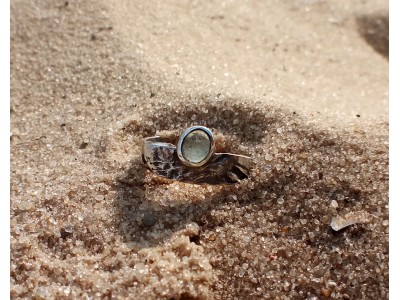 Silver aquamarine ring