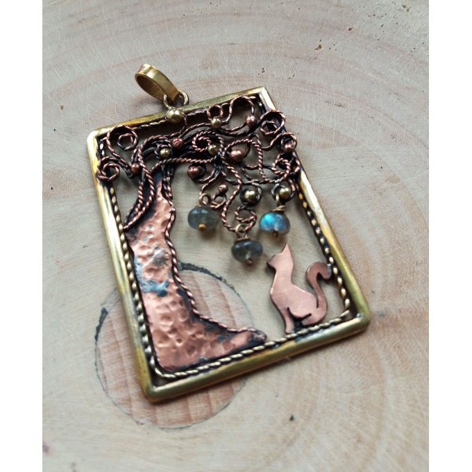 Copper and brass filigree necklace with labradorites