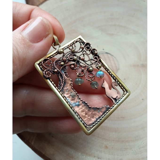 Copper and brass filigree necklace with labradorites