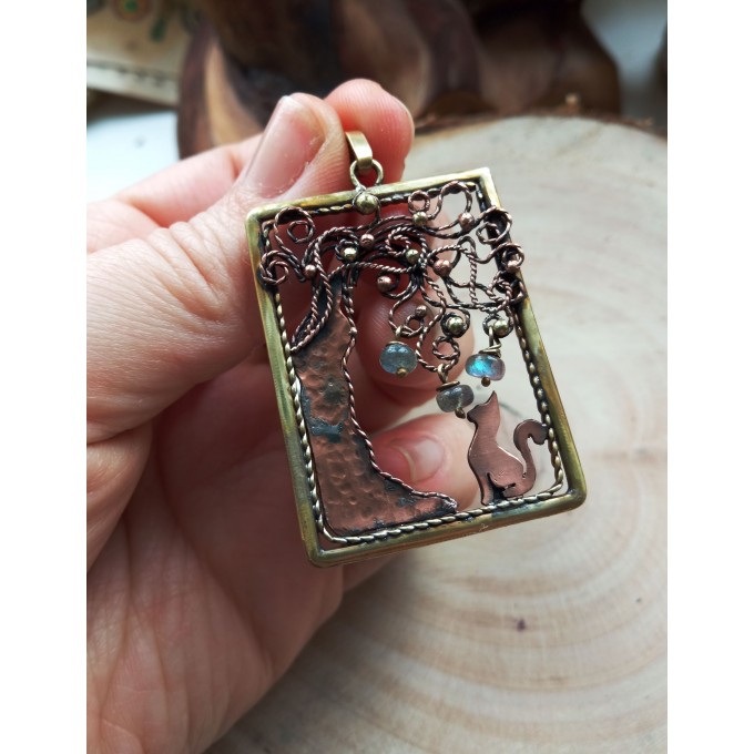 Copper and brass filigree necklace with labradorites