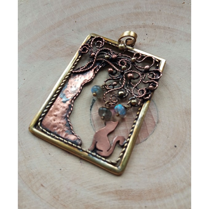 Copper and brass filigree necklace with labradorites