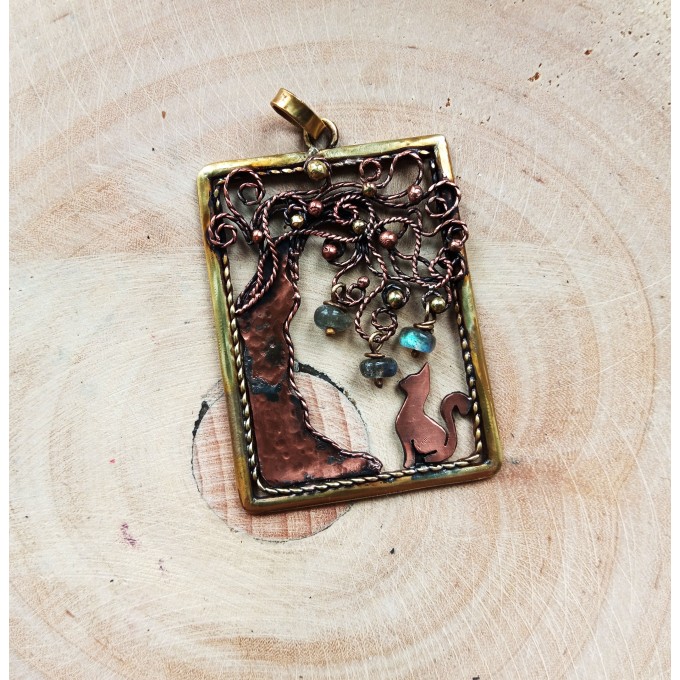 Copper and brass filigree necklace with labradorites