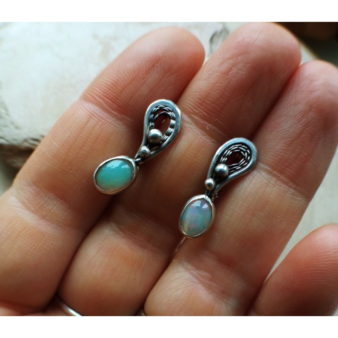 Silver earrings with opals