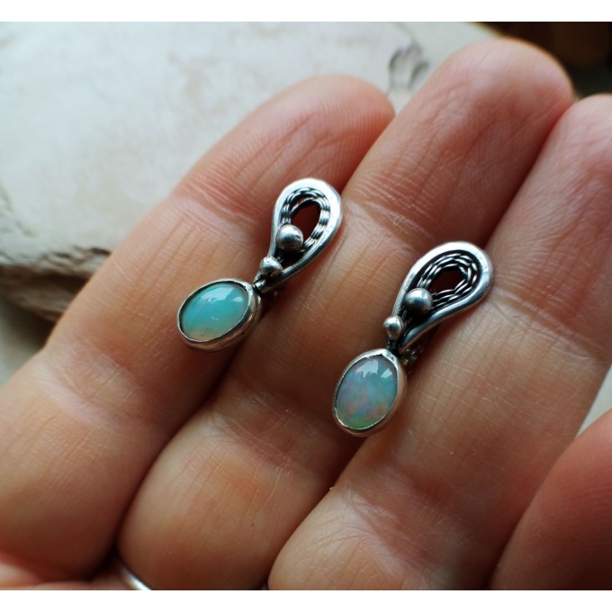 Silver earrings with opals