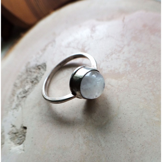 Silver moonstone ring