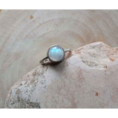 Silver moonstone ring