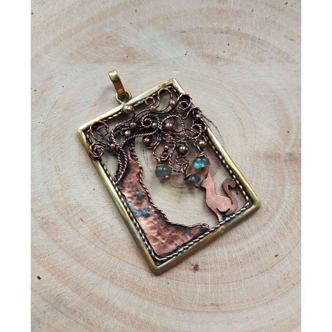 Copper and brass filigree necklace with labradorites