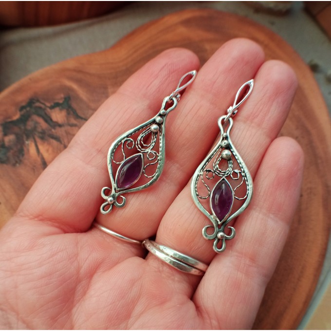 Silver filigree earrings with amethyst