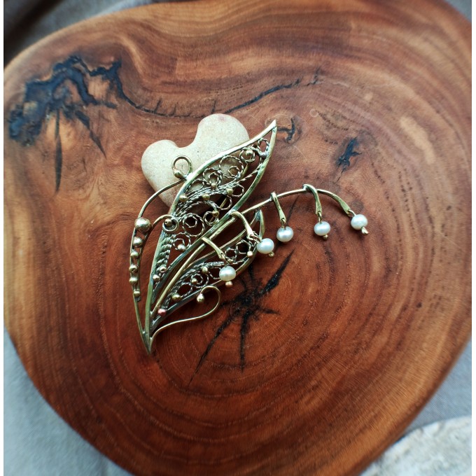 Lily of the valley filigree brass brooch