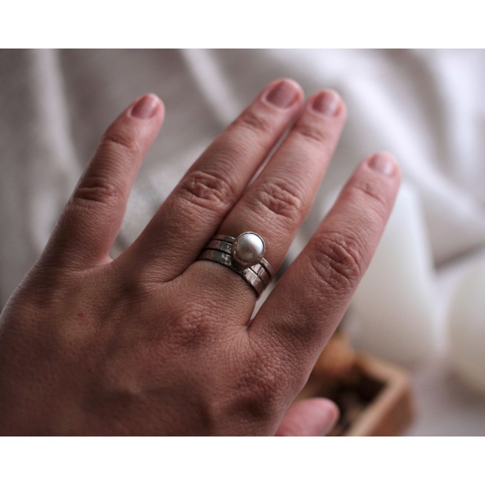 Silver pearl ring