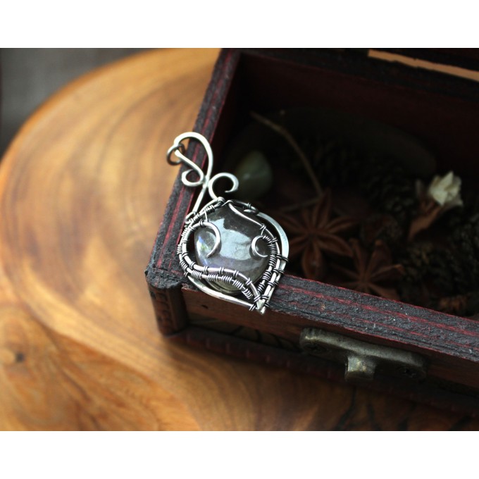 Silver wire wrap purple labradorite necklace
