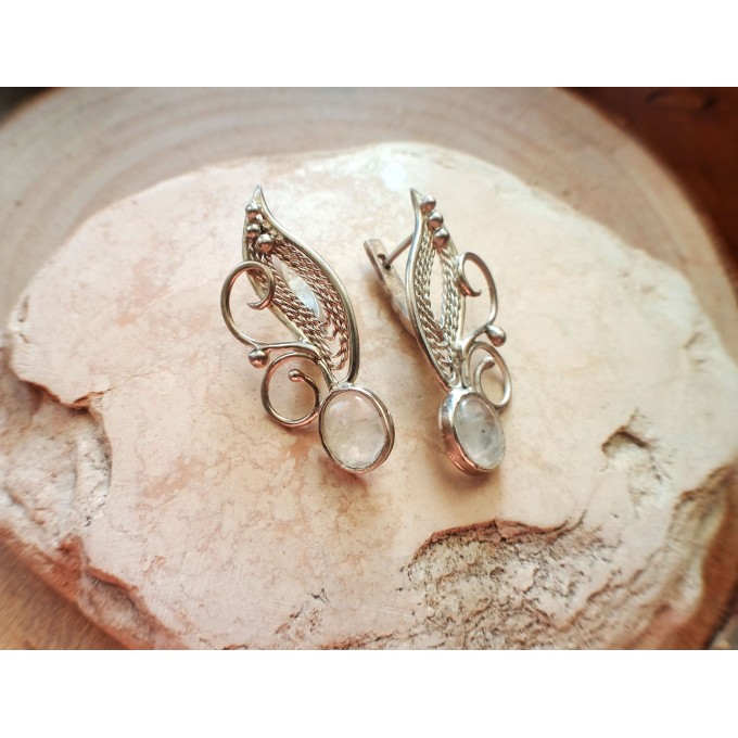Silver filigree earrings with moonstone