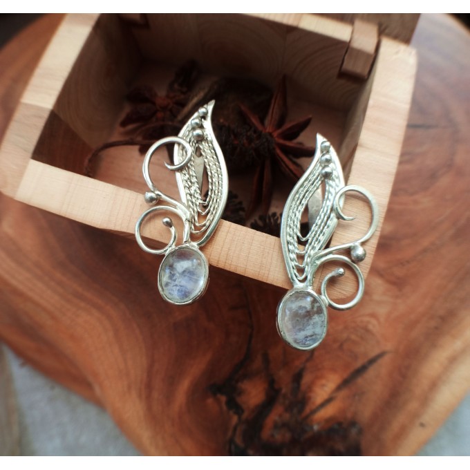 Silver filigree earrings with moonstone
