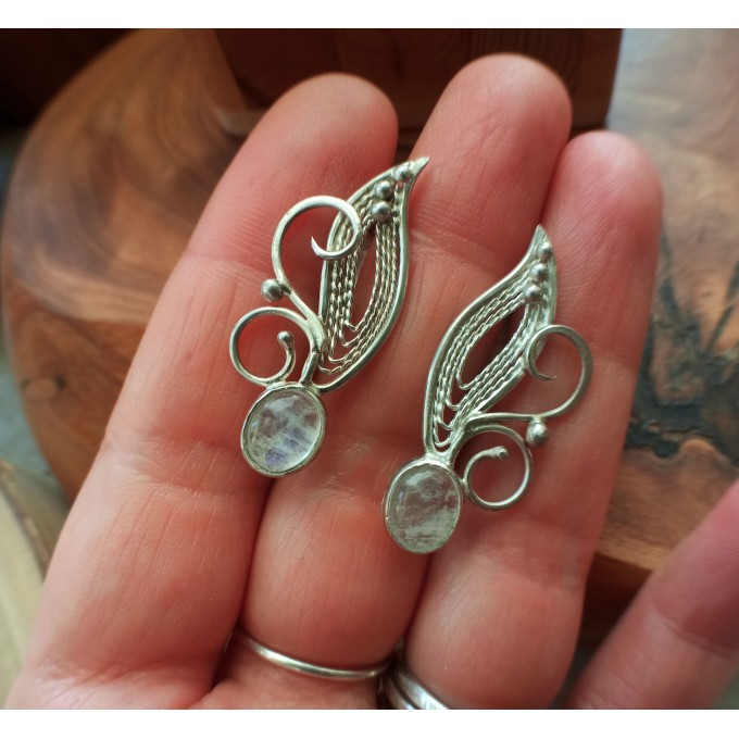 Silver filigree earrings with moonstone