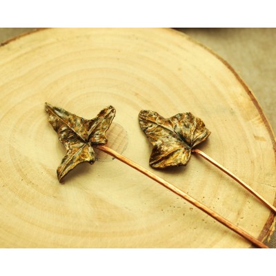 Hair pin with green ivy leaf