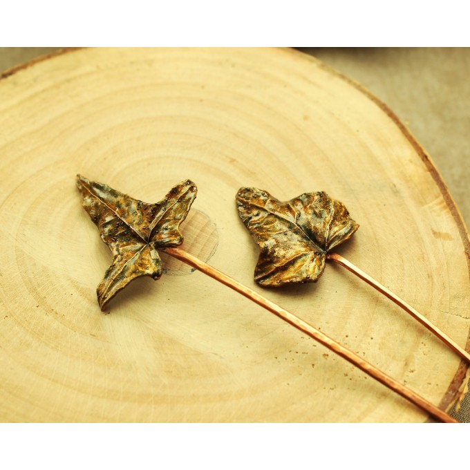 Hair pin with green ivy leaf