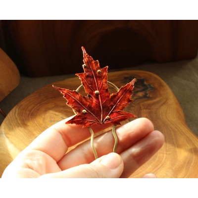 Hair pin with red maple leaf