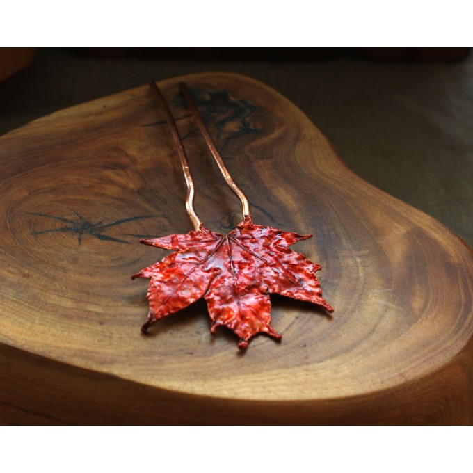 Hair pin with red maple leaf