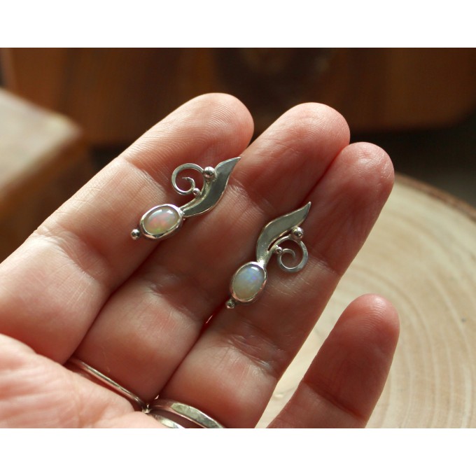 Silver earrings with opals