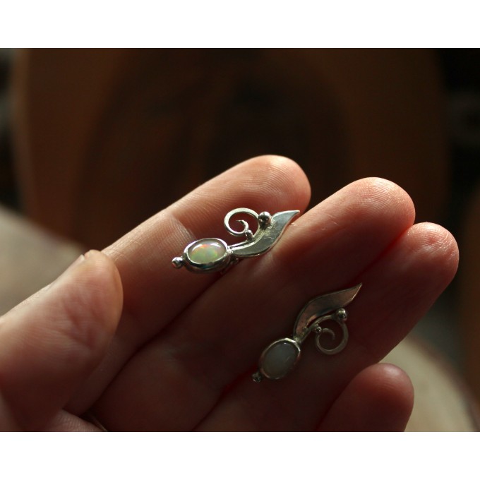 Silver earrings with opals