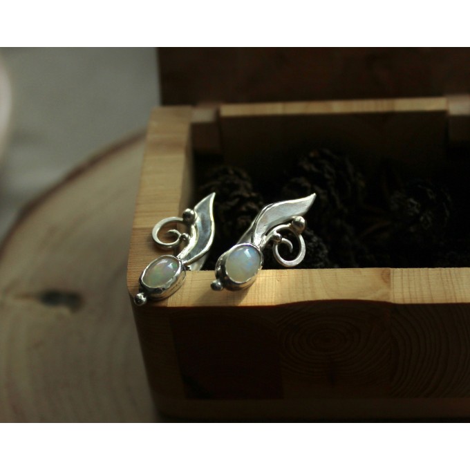 Silver earrings with opals