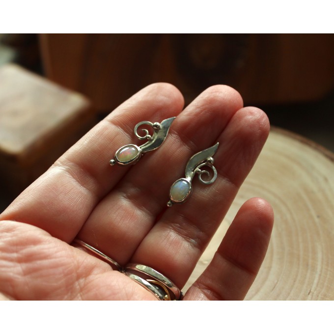 Silver earrings with opals