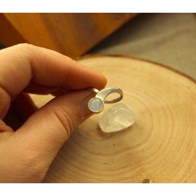 Silver moonstone ring