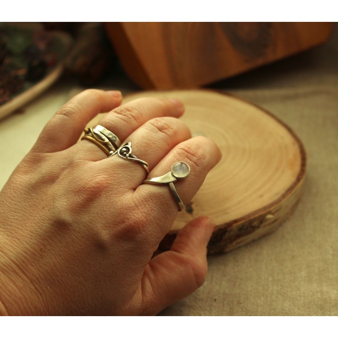 Silver moonstone ring