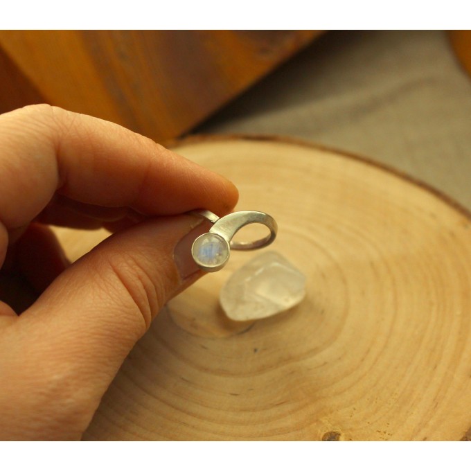 Silver moonstone ring