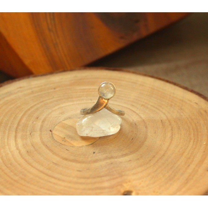 Silver moonstone ring