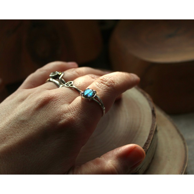 Silver ring with blue labradorite