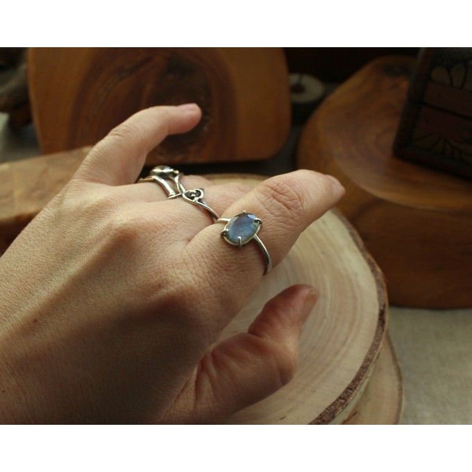 Silver ring with oval blue labradorite