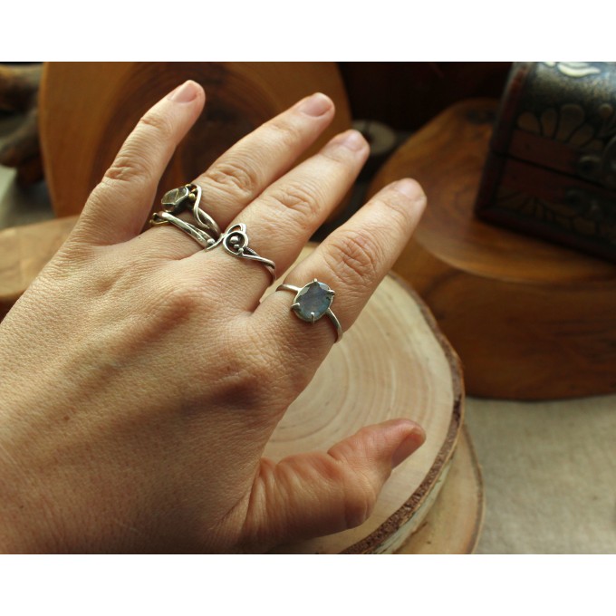 Silver ring with oval blue labradorite