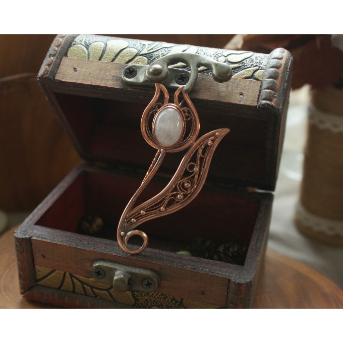 Copper filigree tulip brooch with rose quartz 