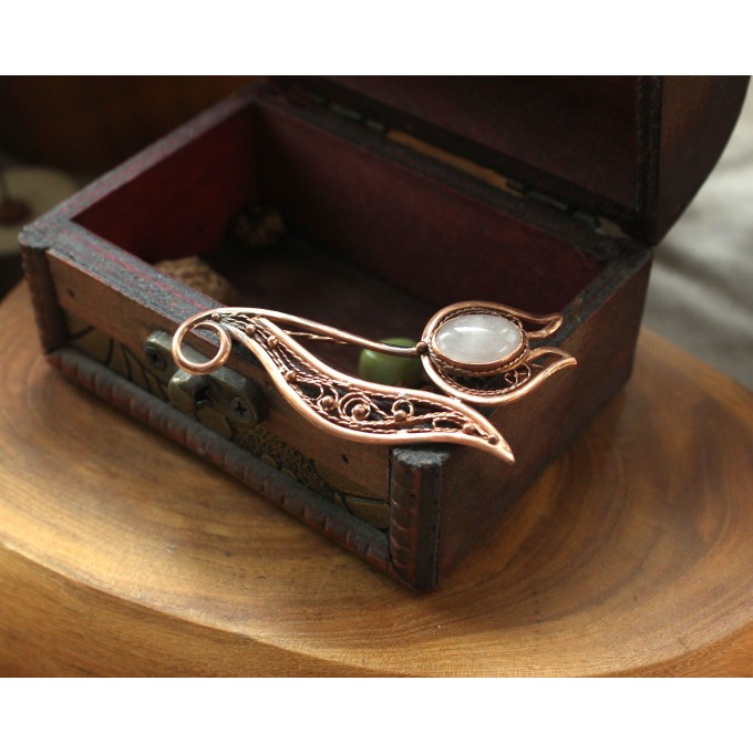 Copper filigree tulip brooch with rose quartz 