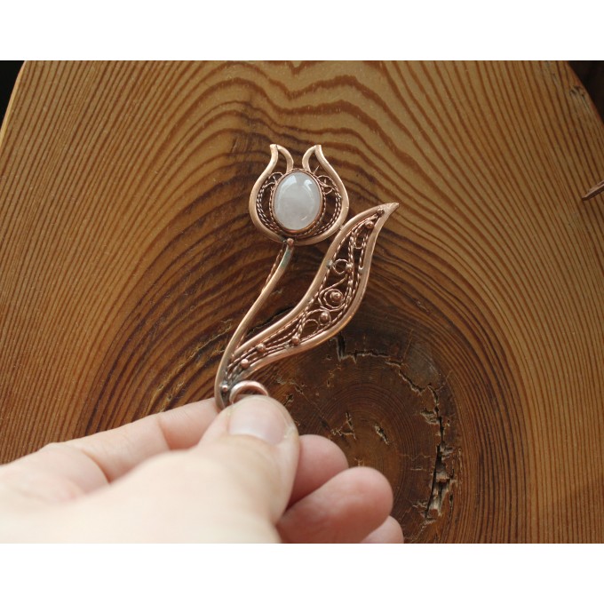 Copper filigree tulip brooch with rose quartz 