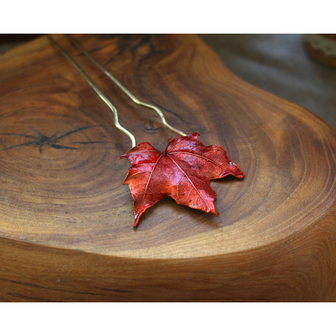 Hair pin with red maple leaf