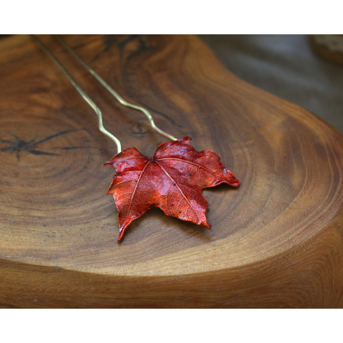 Hair pin with red maple leaf